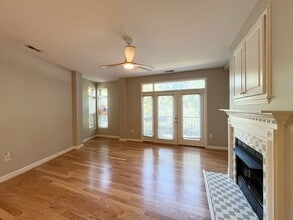 Building Photo - Spacious 2BD, 2BA Condo in a Prime Locatio...