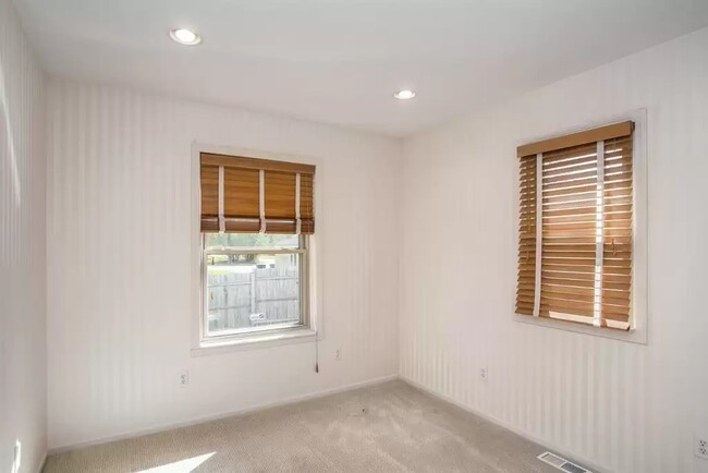 Building Photo - 4980 Ainsley Ave