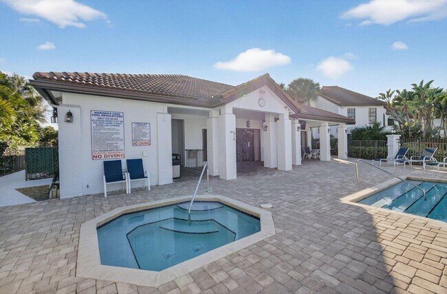 Building Photo - 2320 Treasure Isle Dr