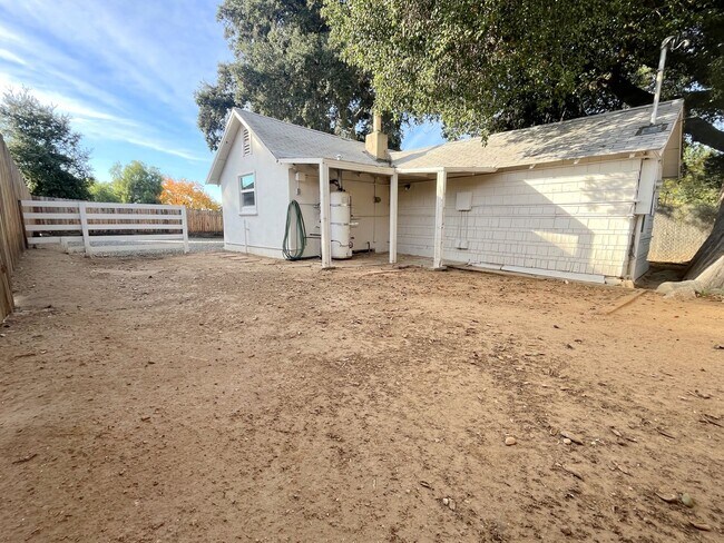 Building Photo - Douglas St. - 12909-12911