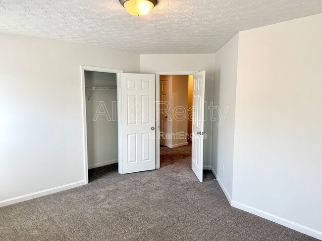 Building Photo - 150 Abenberg Ct