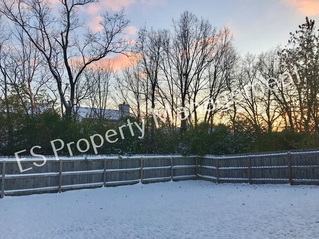 Building Photo - Beautiful 3 Bedroom 2 Bathroom Ranch Style Home in Lawrence!