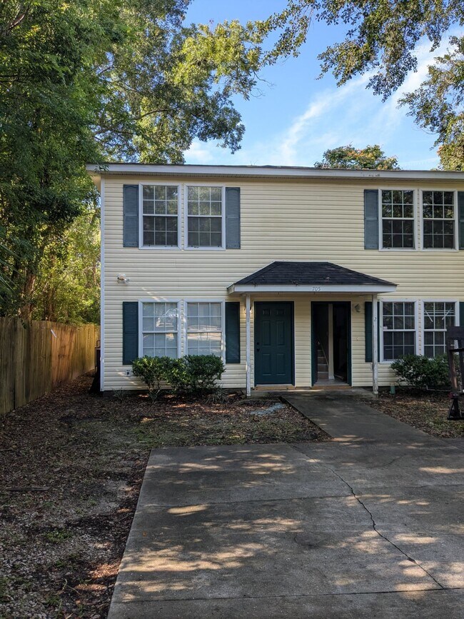 Primary Photo - 705 W Georgia St