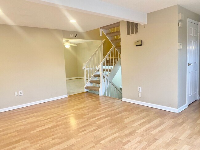 Building Photo - 3 Bedrooms Plus 2 Bonus Rooms!!! 2.5 Baths...
