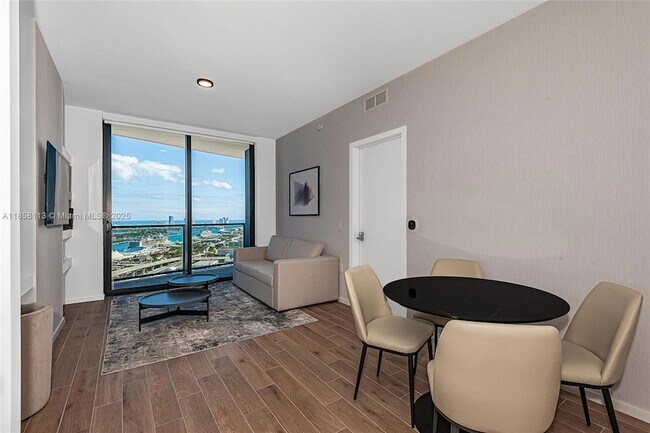 Building Photo - 398 NE 5th St