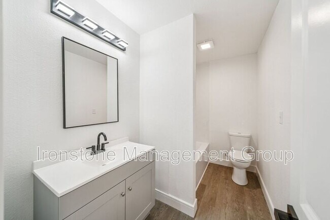 Building Photo - 3169 E 49th St