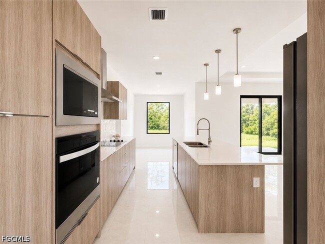 Building Photo - 8034 Life Cir
