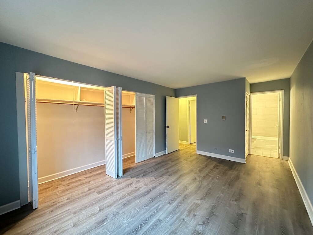 Building Photo - 3825 N Pine Grove Ave