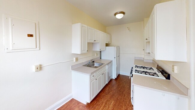 Building Photo - 1401 Beacon St
