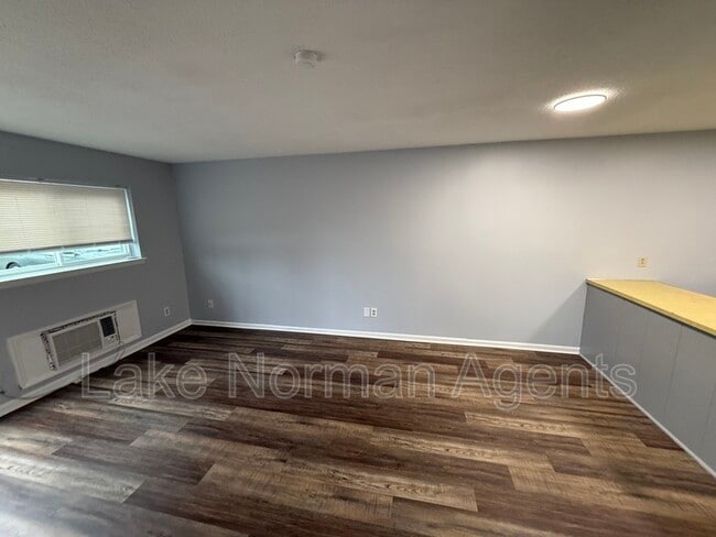 Building Photo - 435 3rd Ave Dr SE