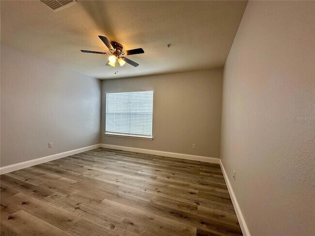 Building Photo - 9141 Lee Vista Blvd
