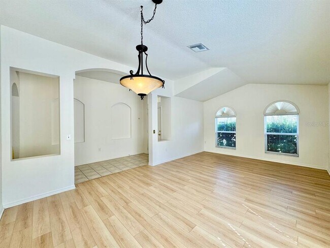 Building Photo - 22537 Roderick Dr