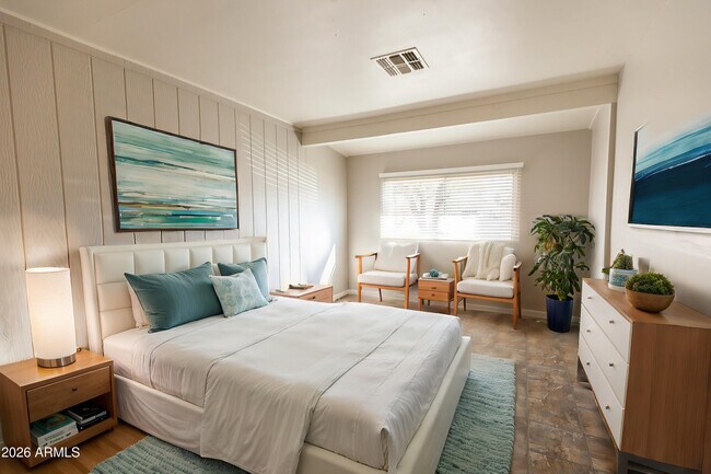 Building Photo - 2126 W Hermosa Dr