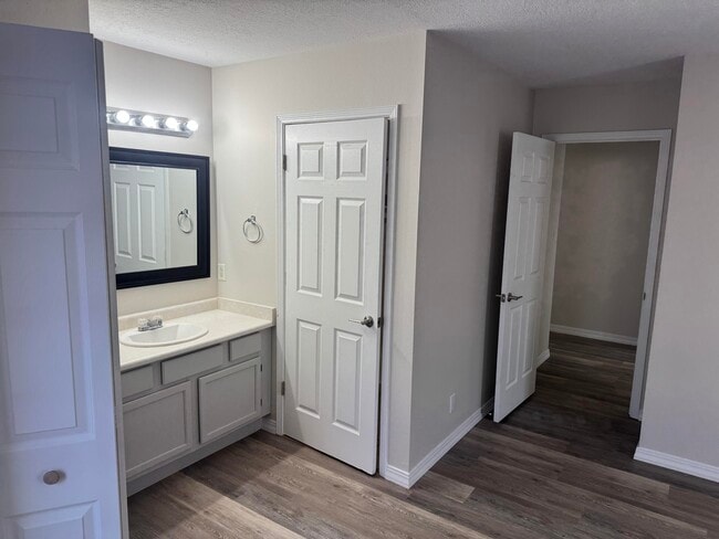Building Photo - 4765 Limestone Dr NE
