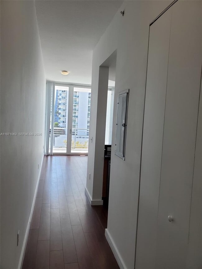 Building Photo - 2200 NE 4th Ave