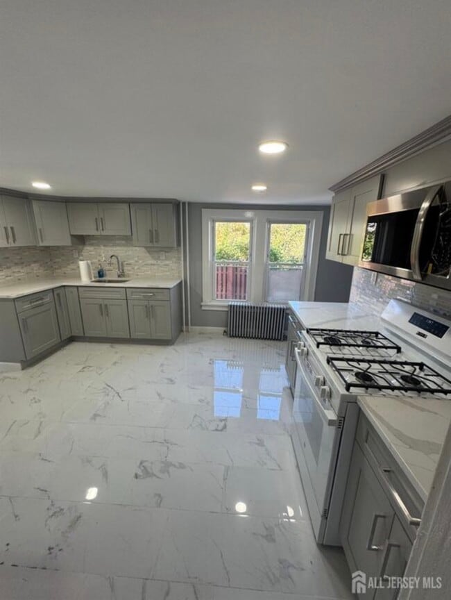 Building Photo - 139 Main St