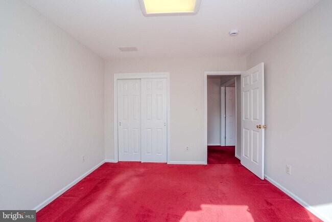 Building Photo - 27 Samantha Dr