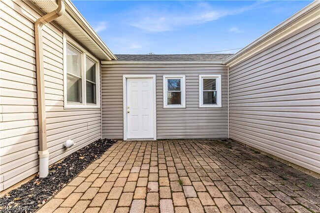 Building Photo - 9716 Alexander Rd