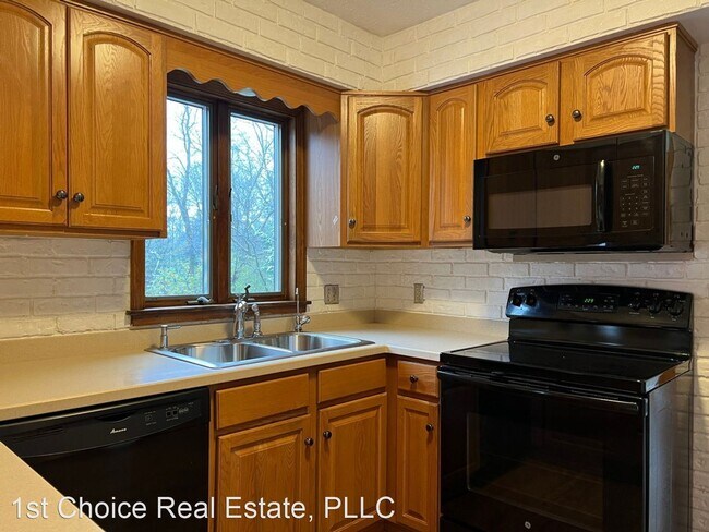 Building Photo - 3 br, 2.5 bath House - 1600 Hillside Drive