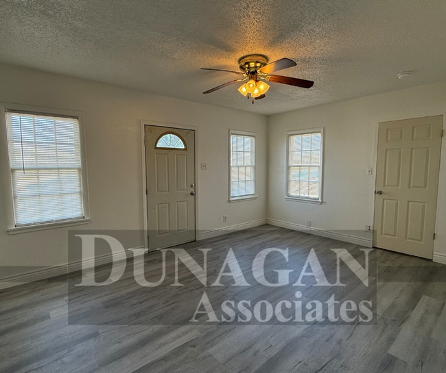 Building Photo - PRICE REDUCED !! OPEN HOUSE ON  1/15 2:45-2:55 2 Bedroom - 1 Bath home!!