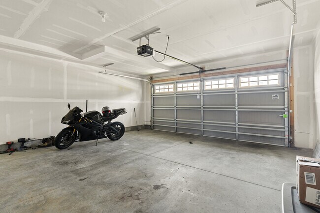 Building Photo - 178 Robinia Rd