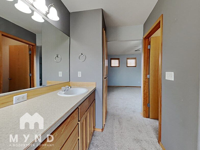 Building Photo - 16303 NE 43rd Way