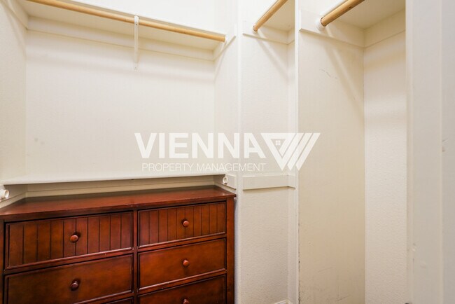 Building Photo - 48 Villa Gardens Ct