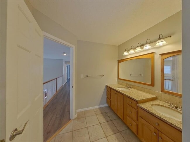 Building Photo - 15012 Viewcrest Ln