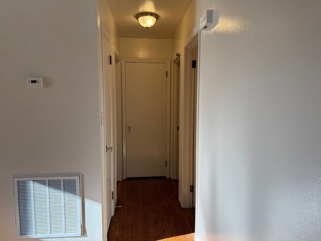 Building Photo - 1025 W Parkway Ave