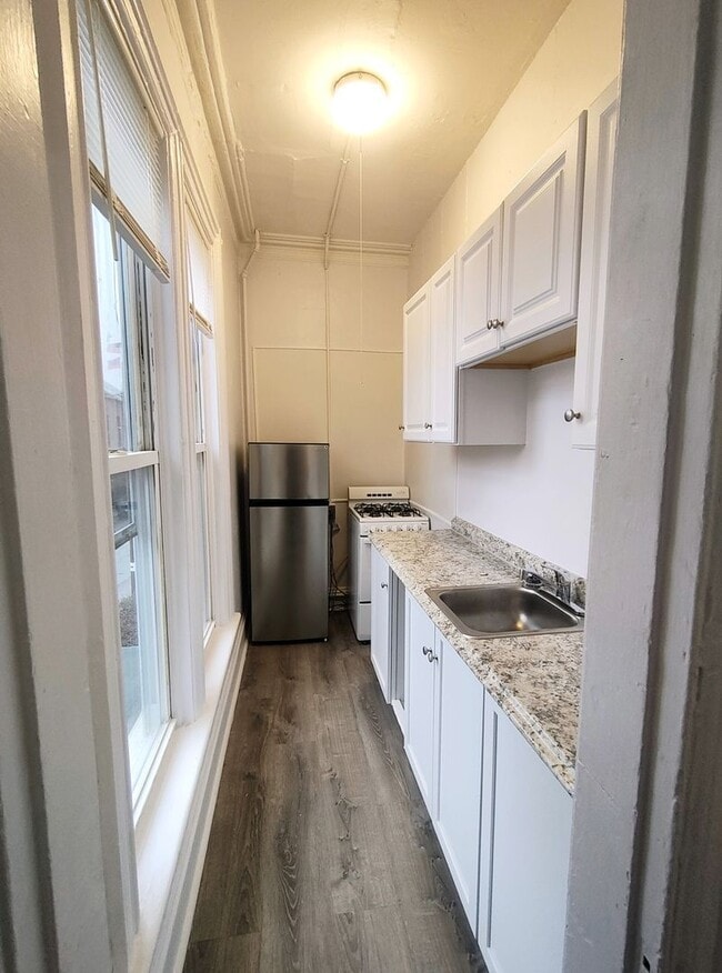 Building Photo - 50 Common St