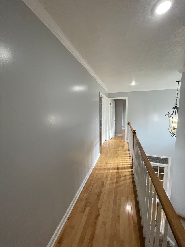 Building Photo - 1513 King Henry Dr