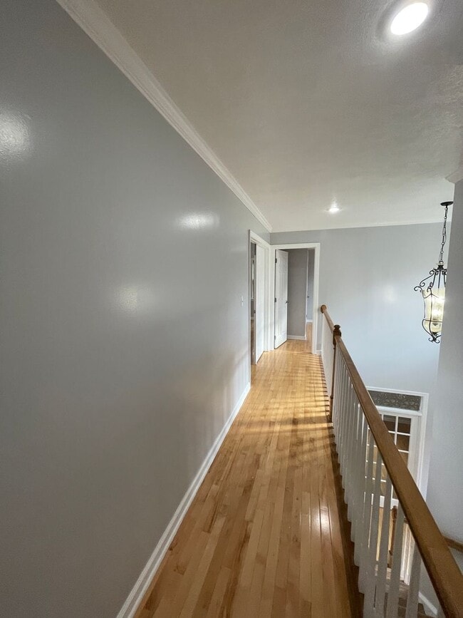 Building Photo - Beautiful custom built 5 bed 4 bath home with finished basement ready for you to move-in!