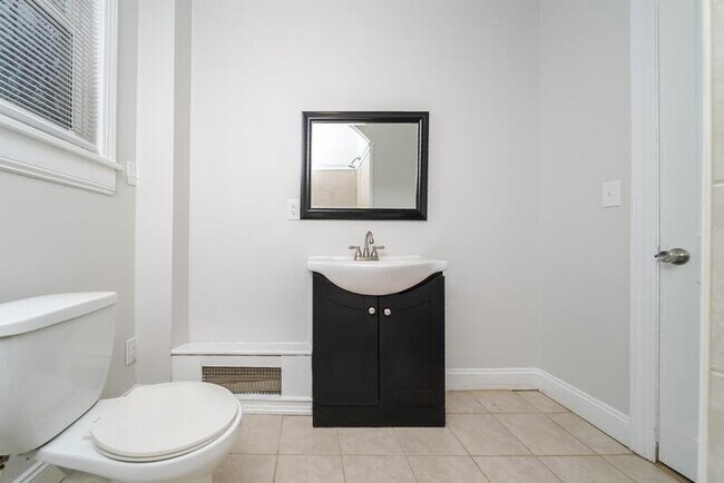 Building Photo - 11 Mann Ave