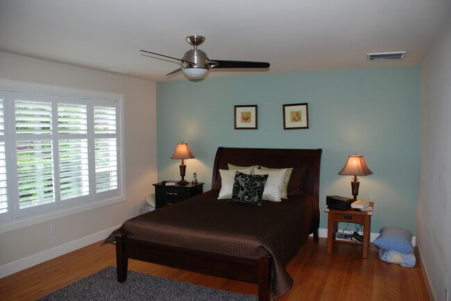 Building Photo - 20522 NE 23rd Ct