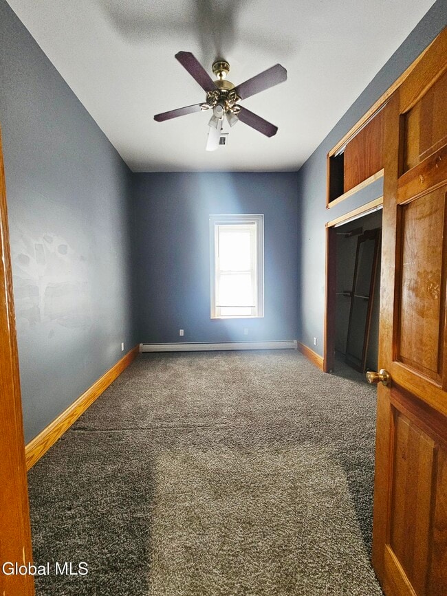 Building Photo - 305 Main St