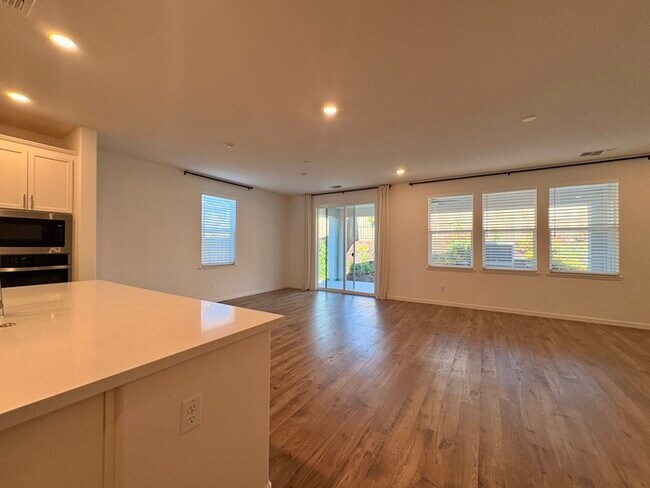 Building Photo - Beautiful Solar Home For Rent in Lincoln