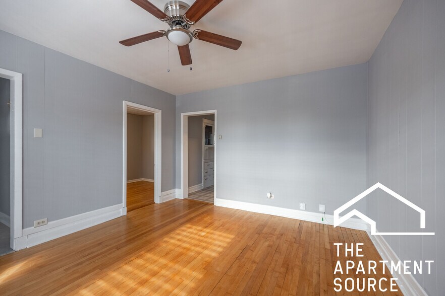 Building Photo - 5128 W Henderson St