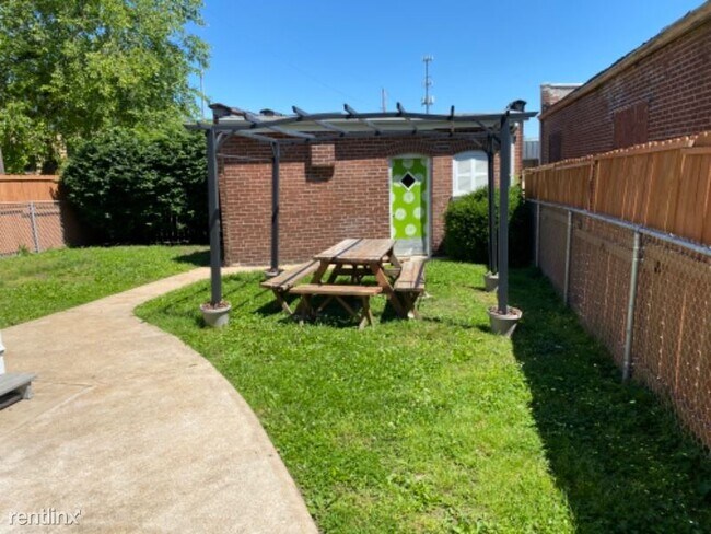 Building Photo - 2 br, 1 bath Apartment - 4963 Botanical Ave