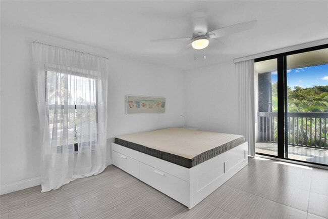 Building Photo - 4201 N Ocean Dr