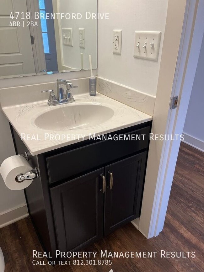 Building Photo - 4718 Brentford Dr