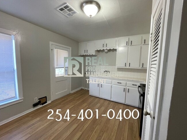 Building Photo - PRICE IMPROVEMENT!!! 2-Bedroom, 1-Bathroom...