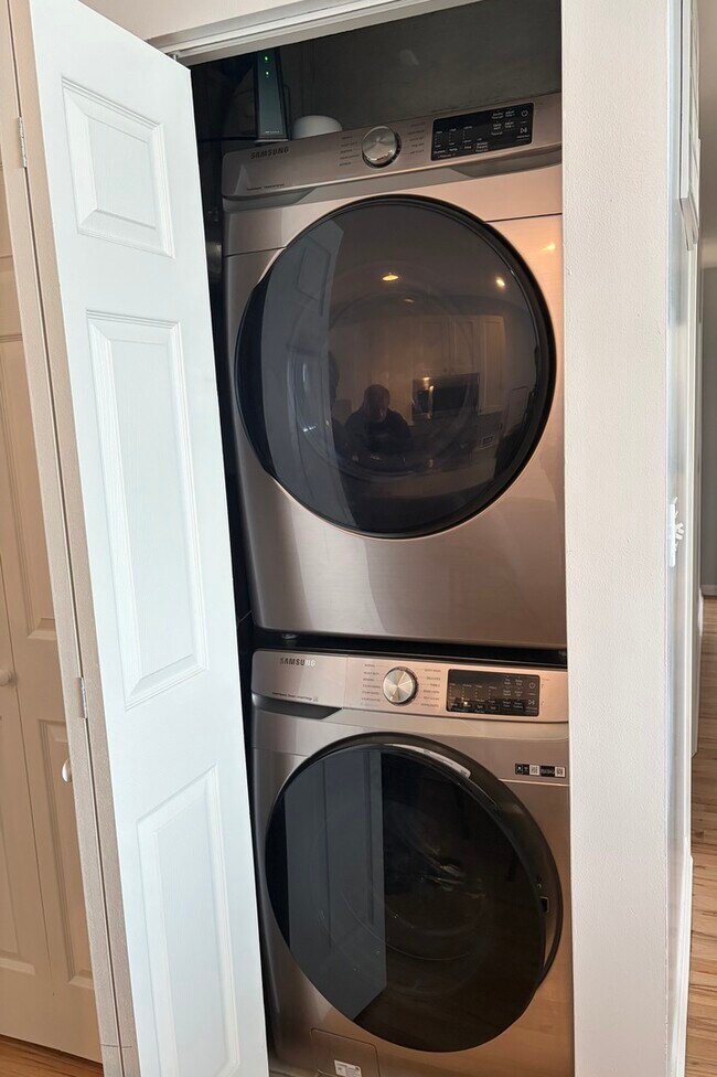 Building Photo - 6135 N Broadway