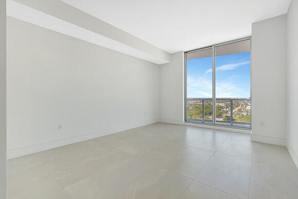 Building Photo - 220 Lake Shore Dr