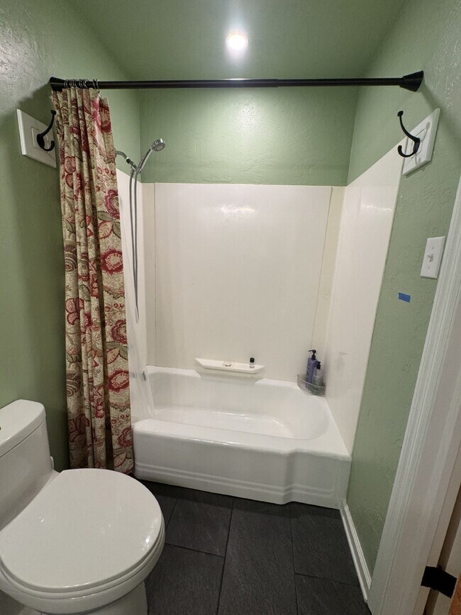 Building Photo - "Charming 3-Bedroom Retreat in Pisgah Fore...