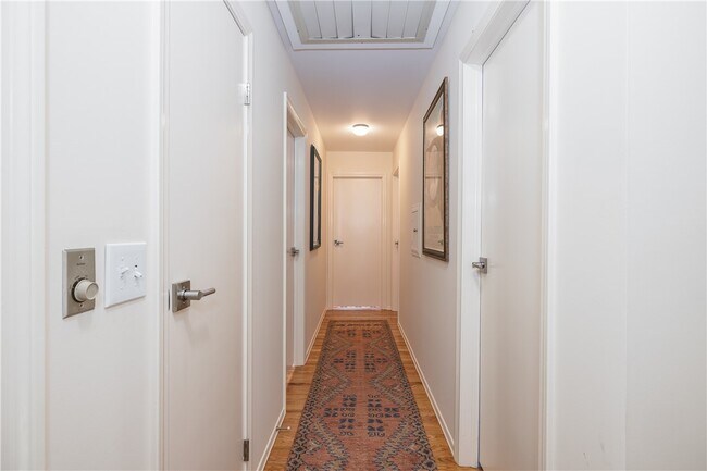 Building Photo - 95 Parkwood Ave