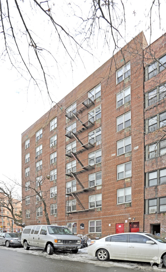 Building Photo - 42-02 Kissena Blvd