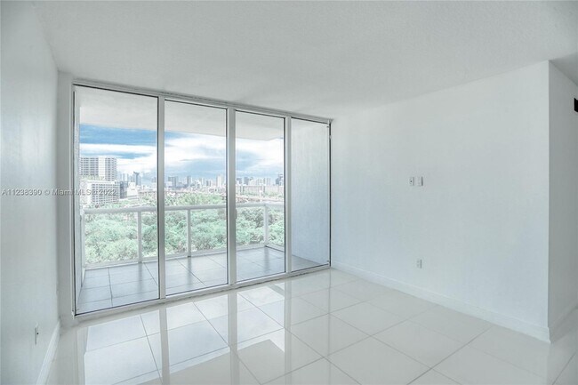 Building Photo - 1861 NW South River Dr