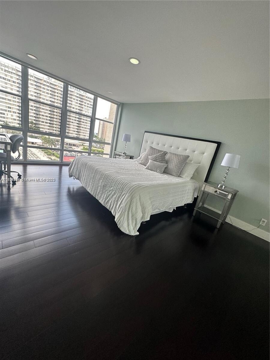 Building Photo - 2017 S Ocean Dr