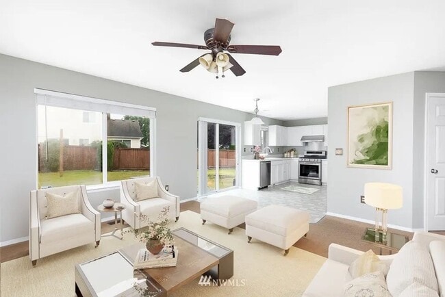 Building Photo - Move in ready home with 4 beds 2.5 bath and 3 car garage