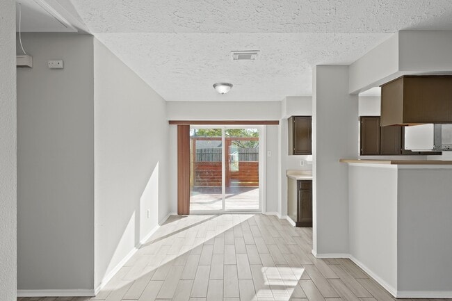 Building Photo - 7227 Colima Dr